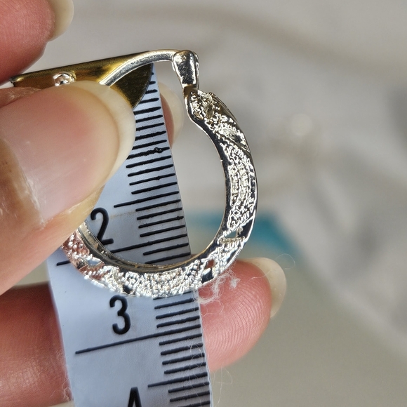 Silver Hoop Earrings NEW - Picture 3 of 4